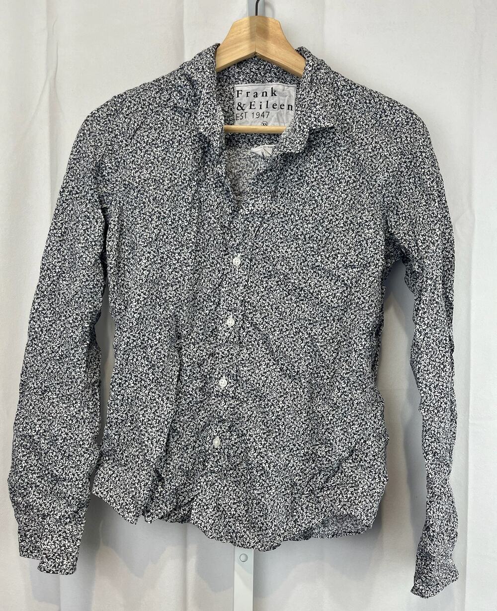 FRANK & EILEEN Barry Crinkle Floral Button Up Long Sleeve Shirt Gray White XS